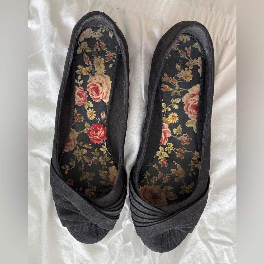 XAppeal Black Floral-Insole Women's Ballet Flats. 10. Comfy.
